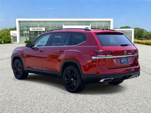 Aurora Red Metallic 2022 Volkswagen Atlas 3.6L SE w/Technology
