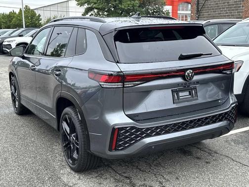 2025 Volkswagen Tiguan 2.0T SE R-Line Black