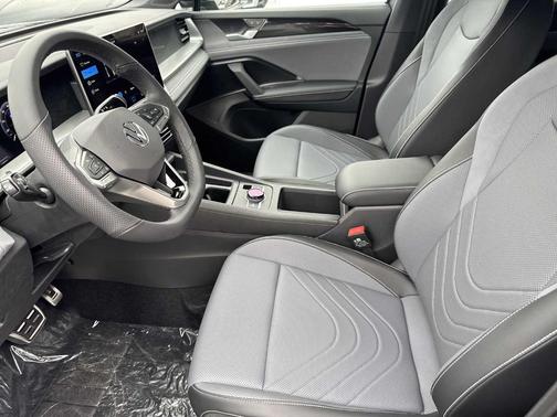2025 Volkswagen Tiguan 2.0T SE R-Line Black
