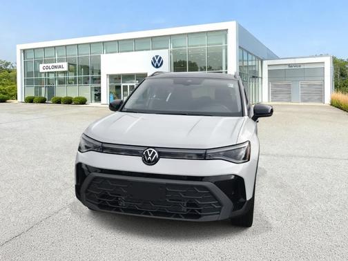 Pure White W/Deep Black Roof 2026 Volkswagen Taos 1.5T SE Black