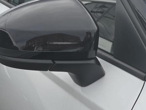 Pure White W/Deep Black Roof 2026 Volkswagen Taos 1.5T SE Black