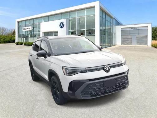 Pure White W/Deep Black Roof 2026 Volkswagen Taos 1.5T SE Black