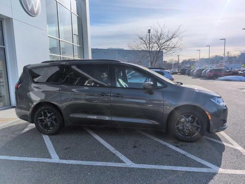 2018 Chrysler Pacifica Touring-L Plus