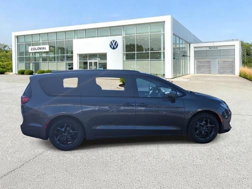 2018 Chrysler Pacifica Touring-L Plus