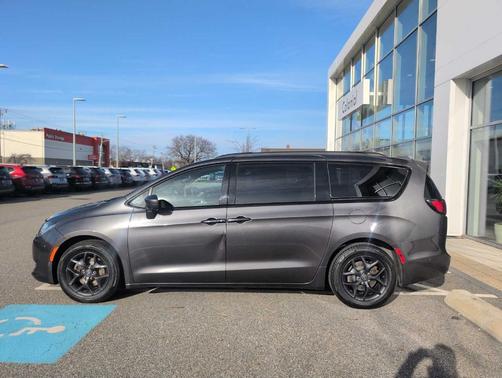 2018 Chrysler Pacifica Touring-L Plus