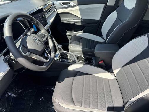 2025 Volkswagen Taos 1.5T SEL