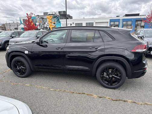 2026 Volkswagen Atlas Cross Sport 2.0T SEL R-Line Black