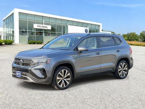 Platinum Gray Metallic 2022 Volkswagen Taos 1.5T SE