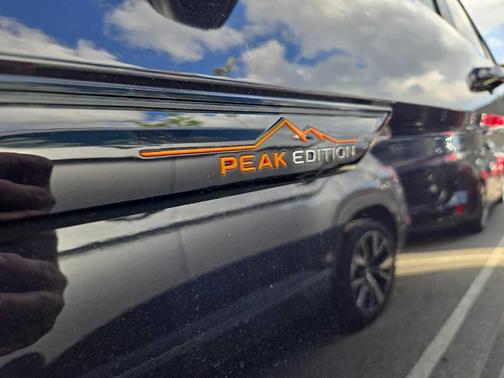 2025 Volkswagen Atlas 2.0T Peak Edition