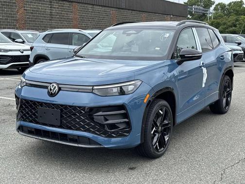 2025 Volkswagen Tiguan 2.0T SE R-Line Black