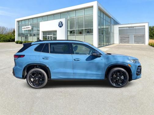 Monterey Blue Pearl 2026 Volkswagen Tiguan 2.0T SE R-Line Black