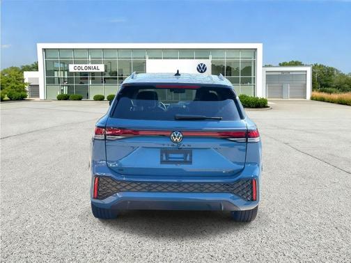Monterey Blue Pearl 2026 Volkswagen Tiguan 2.0T SE R-Line Black