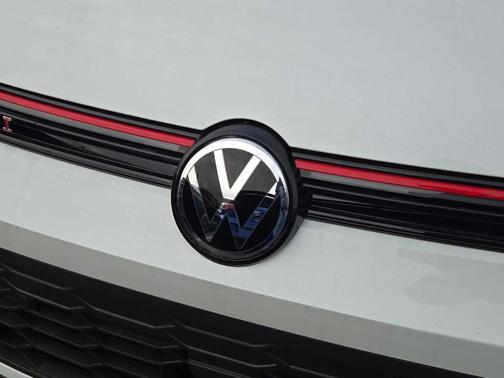 2025 Volkswagen Golf GTI SE