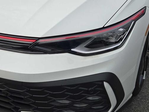 2025 Volkswagen Golf GTI SE
