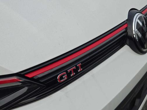 2025 Volkswagen Golf GTI SE