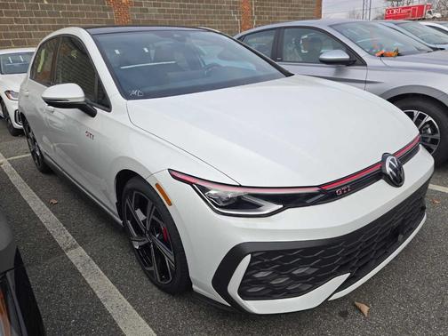 2025 Volkswagen Golf GTI SE