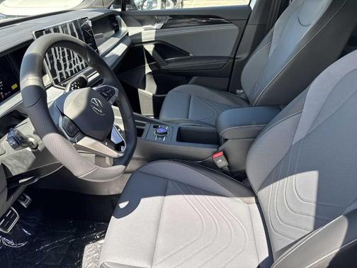2025 Volkswagen Tiguan 2.0T SE R-Line Black