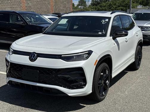 2025 Volkswagen Tiguan 2.0T SE R-Line Black