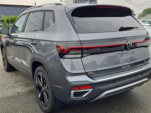 Platinum Gray Metallic 2025 Volkswagen Taos 1.5T SEL
