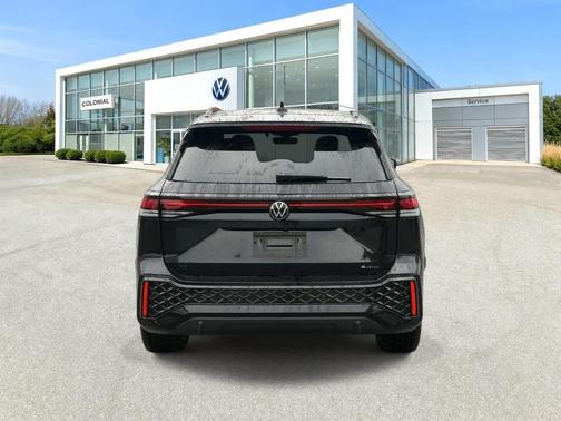 Deep Black Pearl 2026 Volkswagen Tiguan 2.0T SE R-Line Black