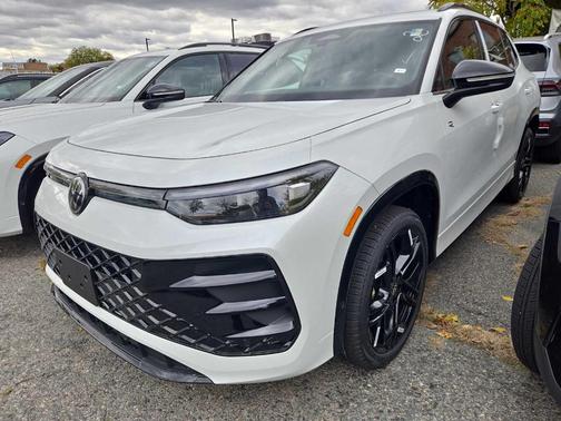 2025 Volkswagen Tiguan 2.0T SE R-Line Black