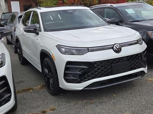 2025 Volkswagen Tiguan 2.0T SE R-Line Black