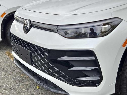 2025 Volkswagen Tiguan 2.0T SE R-Line Black