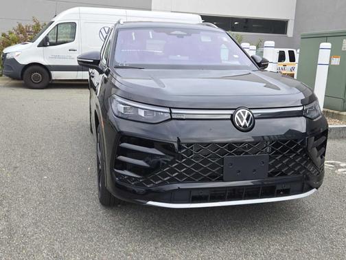 2026 Volkswagen Tiguan 2.0T SEL