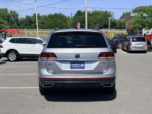 Pyrite Silver Metallic 2021 Volkswagen Atlas 3.6 V6 SE w/ Technology