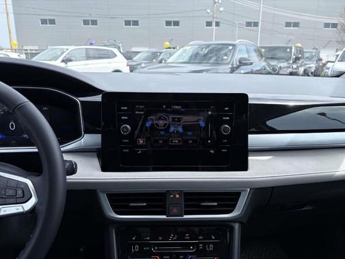 Platinum Gray Metallic 2026 Volkswagen Taos 1.5T SE