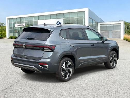 Platinum Gray Metallic 2026 Volkswagen Taos 1.5T SE