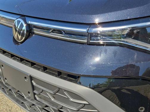 2025 Volkswagen Taos 1.5T SE Black