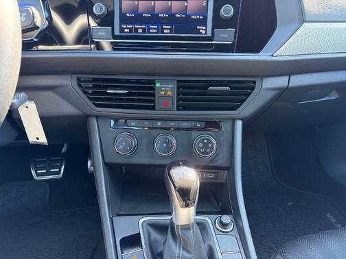 Deep Black Pearl Effect 2024 Volkswagen Jetta 1.5T Sport