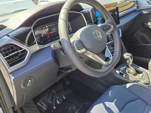 2025 Volkswagen Taos 1.5T SEL