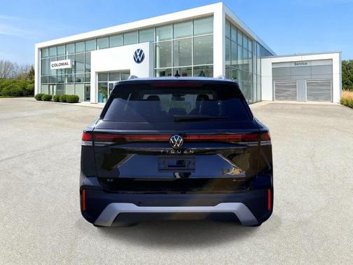 Deep Black Pearl Effect 2026 Volkswagen Tiguan 2.0T S