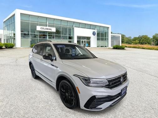 Oryx White Pearl Effect 2022 Volkswagen Tiguan 2.0T SE R-Line Black