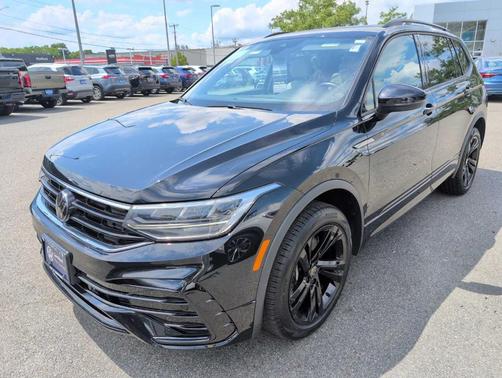 2024 Volkswagen Tiguan 2.0T SE R-Line Black
