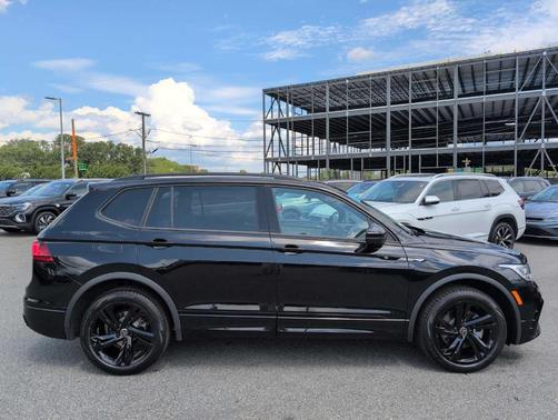 2024 Volkswagen Tiguan 2.0T SE R-Line Black