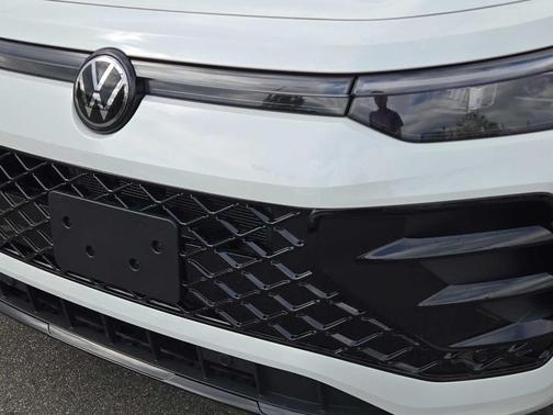 2025 Volkswagen Tiguan 2.0T SE R-Line Black