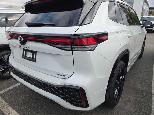 2025 Volkswagen Tiguan 2.0T SE R-Line Black