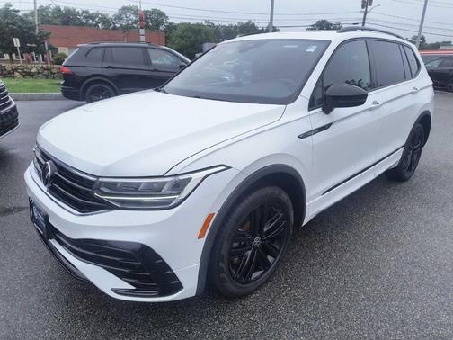 2022 Volkswagen Tiguan 2.0T SE R-Line Black
