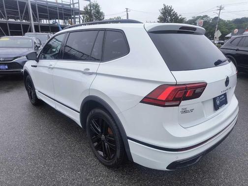 2022 Volkswagen Tiguan 2.0T SE R-Line Black