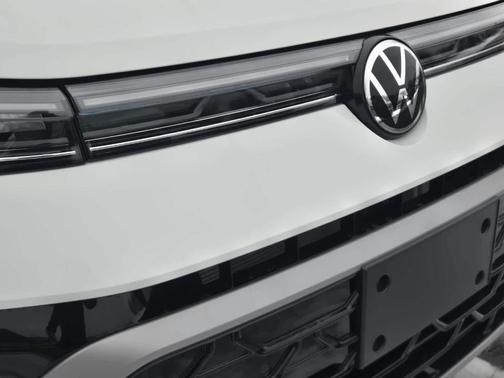 Pure White 2026 Volkswagen Taos 1.5T SEL