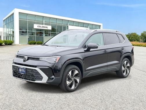 Deep Black Pearl Effect 2025 Volkswagen Taos 1.5T SE