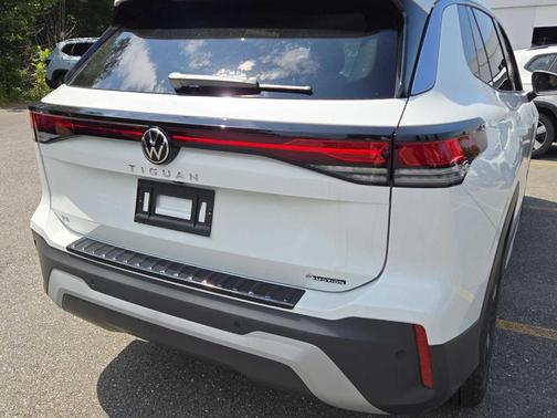 2025 Volkswagen Tiguan 2.0T SE