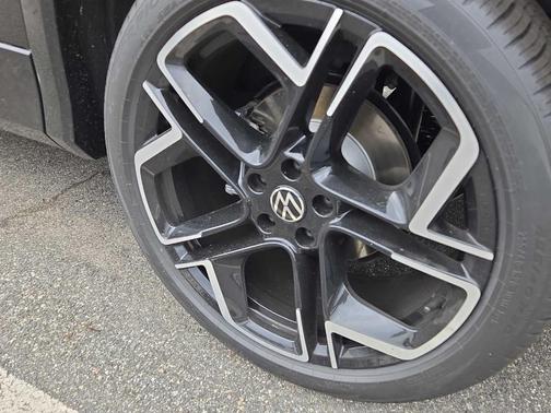 2025 Volkswagen Tiguan 2.0T SEL R-Line