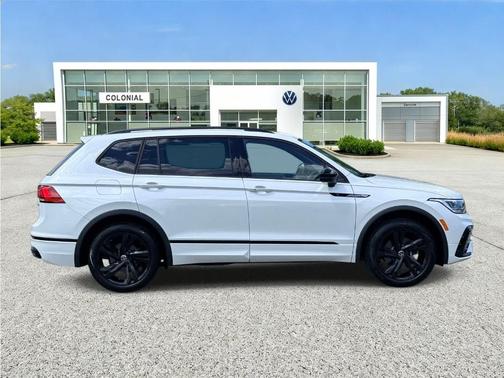 Opal White Pearl Effect 2024 Volkswagen Tiguan 2.0T SE R-Line Black
