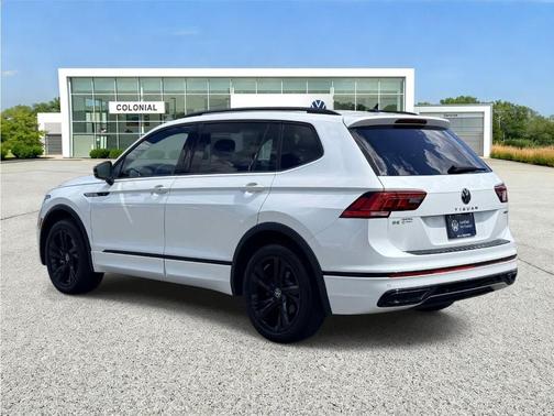 Opal White Pearl Effect 2024 Volkswagen Tiguan 2.0T SE R-Line Black