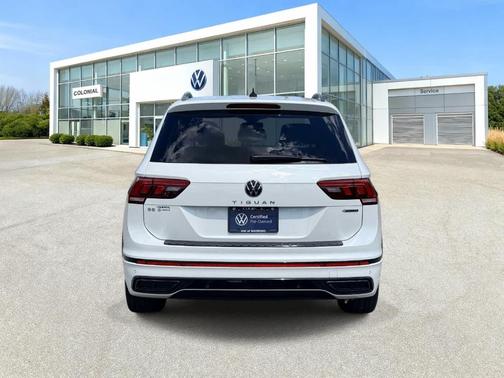 Opal White Pearl Effect 2024 Volkswagen Tiguan 2.0T SE R-Line Black