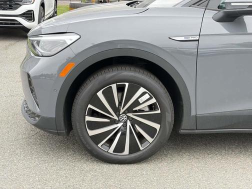 Pure Gray 2025 Volkswagen ID.4 Pro